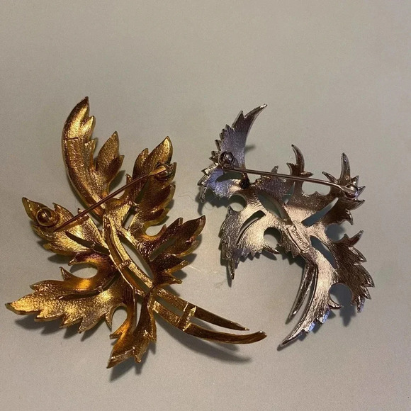 2 pieces lot Vintage 70s brooches gold and silver plated - Picture 2 of 3